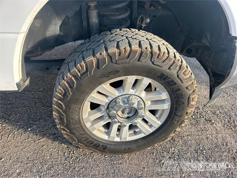 Ford F-250 4x4 Crew Cab Utility Truck Vieglais kravas automobilis/izkraušana no sāniem