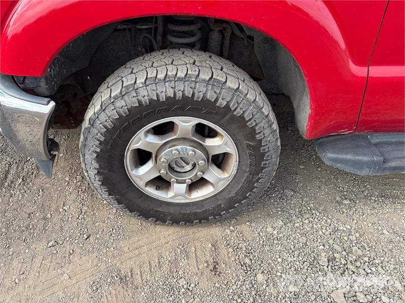 Ford F-250 4x4 Crew Cab Pickup Andre