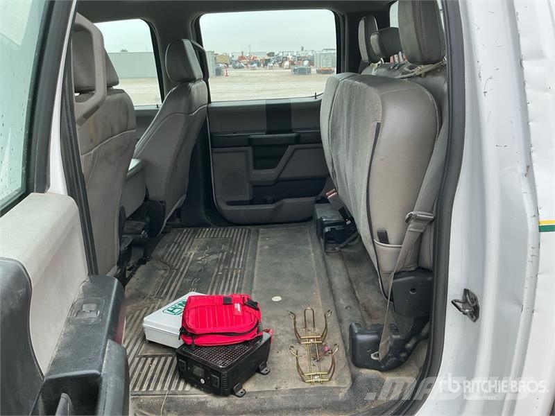 Ford F-250 4x4 Crew Cab Pickup Other