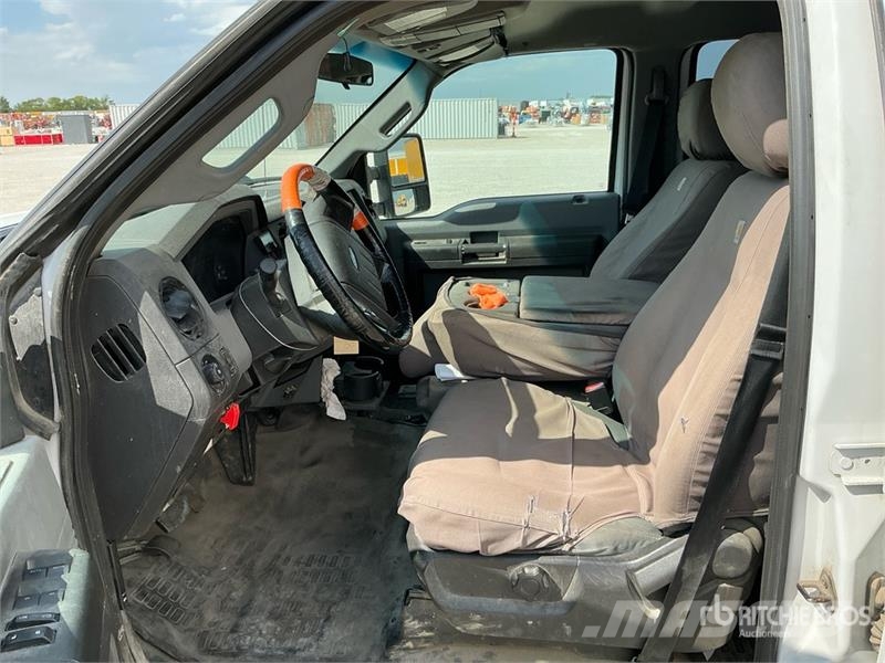 Ford F-250 4x4 Crew Cab Pickup Citi