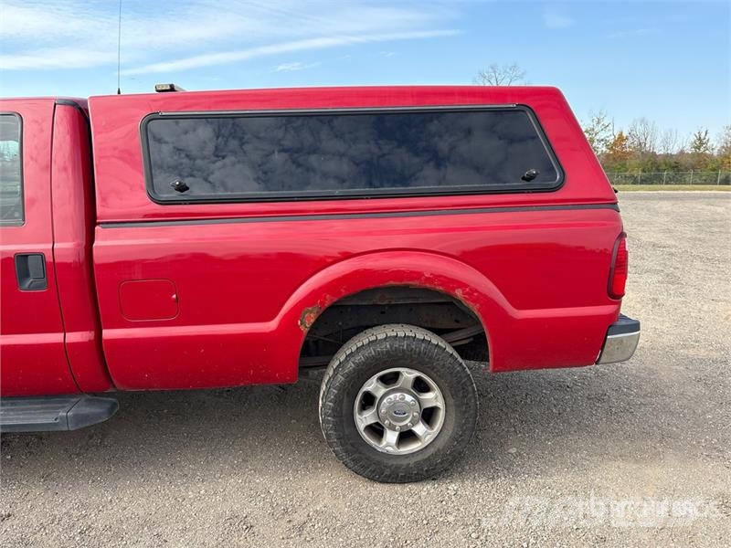 Ford F-250 4x4 Crew Cab Pickup Andre