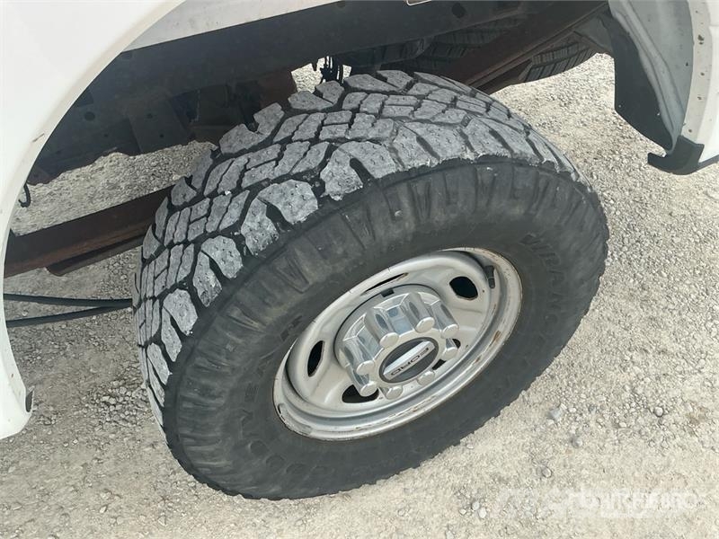 Ford F-250 4x4 Crew Cab Pickup Ostalo