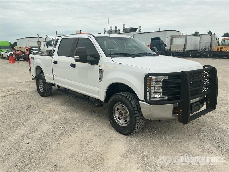Ford F-250 4x4 Crew Cab Pickup Ostalo