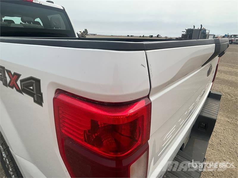 Ford F-250 4x4 Crew Cab XLT Pickup Otros