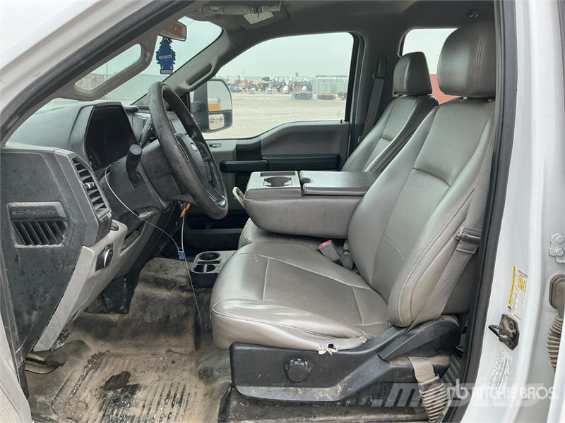 Ford F-250 4x4 Crew Cab Pickup Other