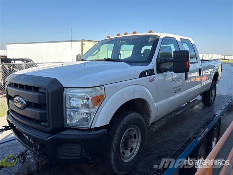 Ford F-250 4x4 Crew Cab Pickup Egyéb