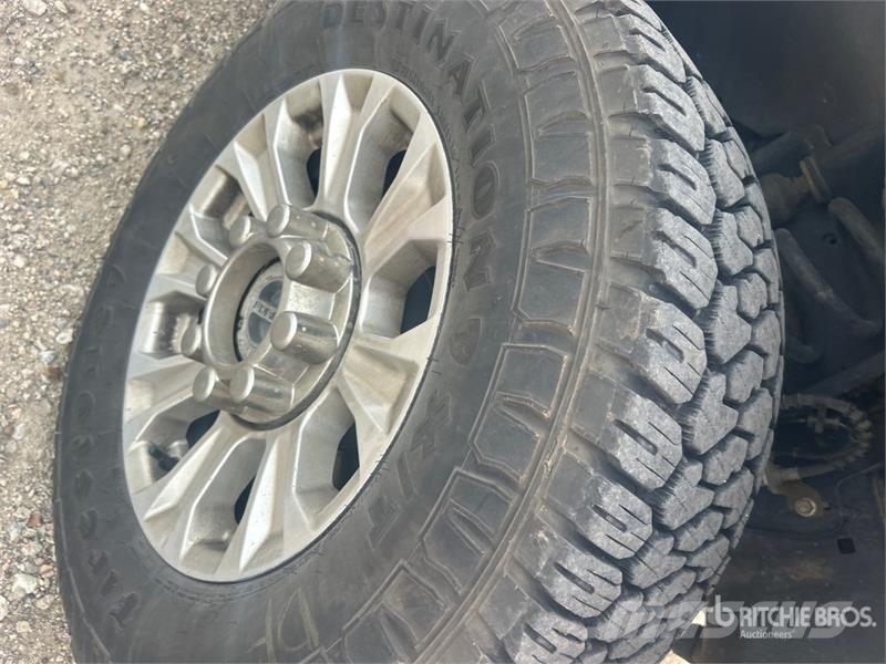 Ford F-250 4x4 Crew Cab XLT Pickup Otros