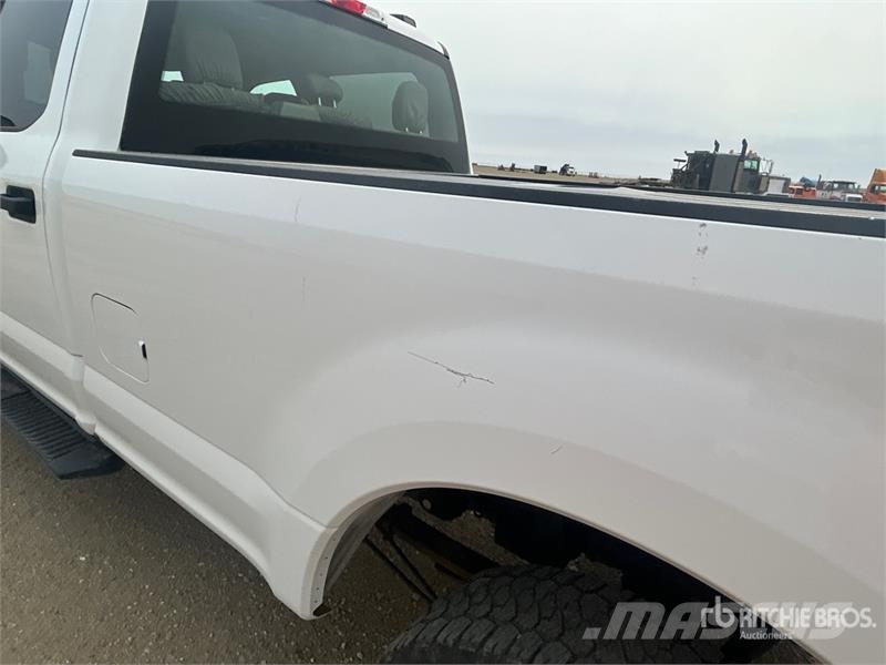 Ford F-250 4x4 Crew Cab XLT Pickup Otros