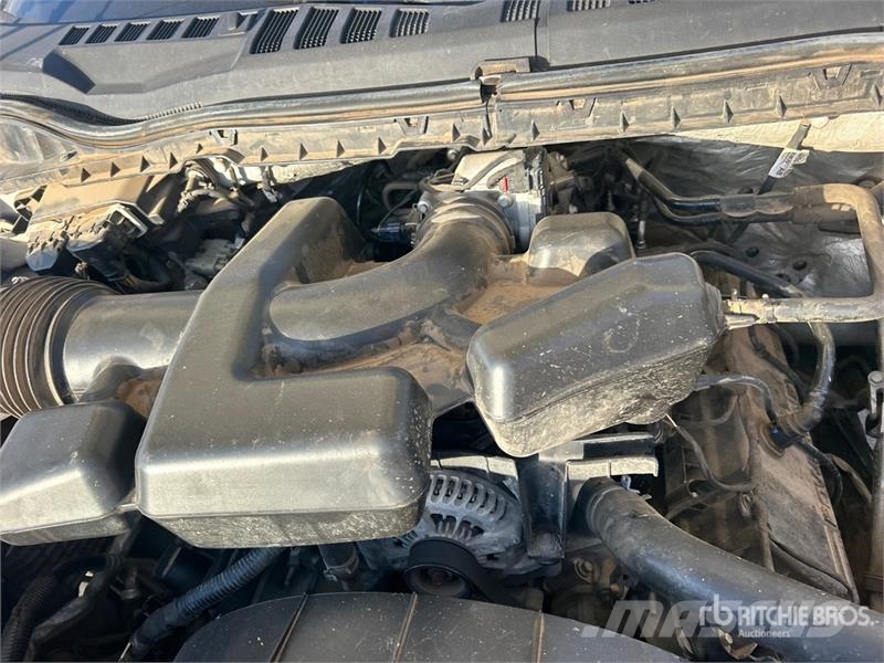 Ford F-250 4x4 Crew Cab Utility Truck Vieglais kravas automobilis/izkraušana no sāniem