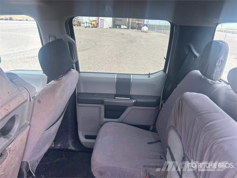 Ford F-250 4x4 Crew Cab XLT Pickup Otros