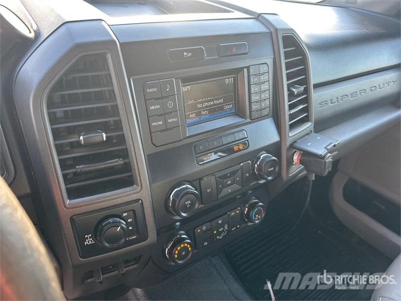Ford F-250 4x4 Crew Cab Utility Truck Vieglais kravas automobilis/izkraušana no sāniem