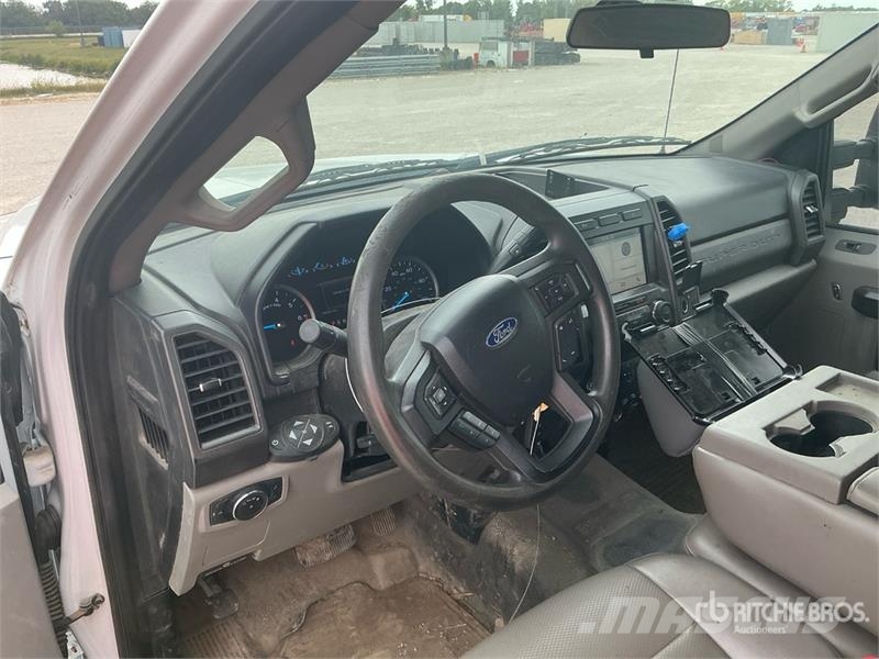 Ford F-250 4x4 Crew Cab Pickup Ostalo