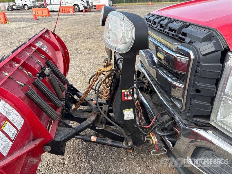 Ford F-250 4x4 Crew Cab Pickup Andre