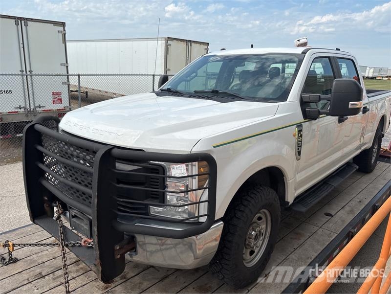 Ford F-250 4x4 Crew Cab Pickup Ostalo