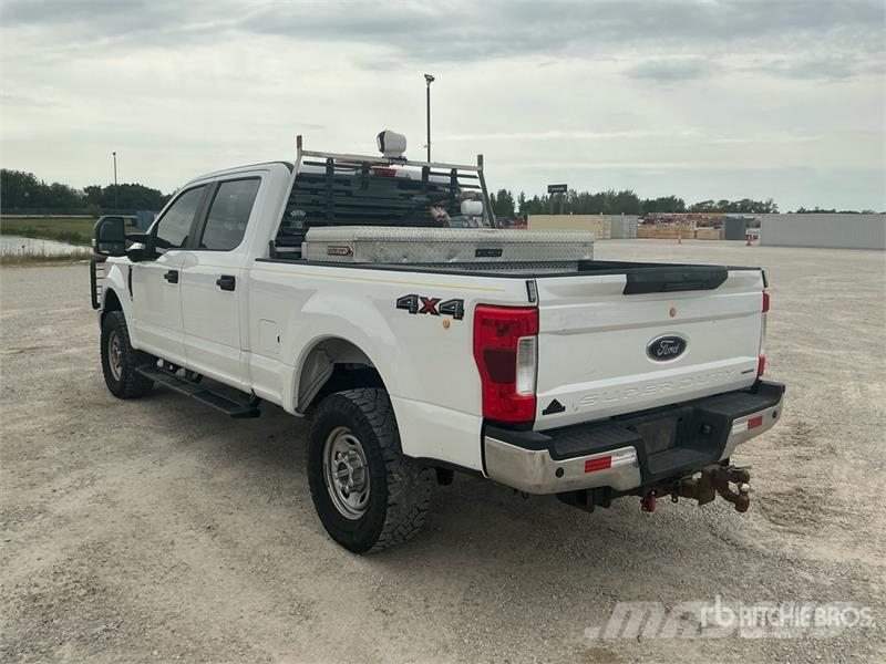 Ford F-250 4x4 Crew Cab Pickup Ostalo