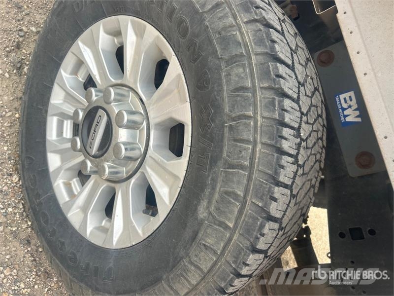 Ford F-250 4x4 Crew Cab XLT Pickup Otros