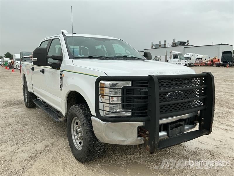 Ford F-250 4x4 Crew Cab Pickup Other