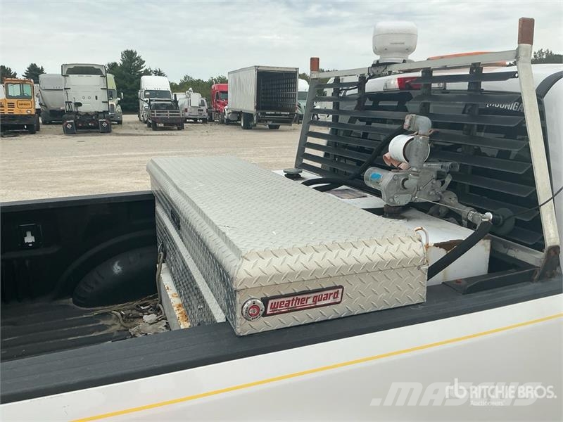 Ford F-250 4x4 Crew Cab Pickup Ostalo