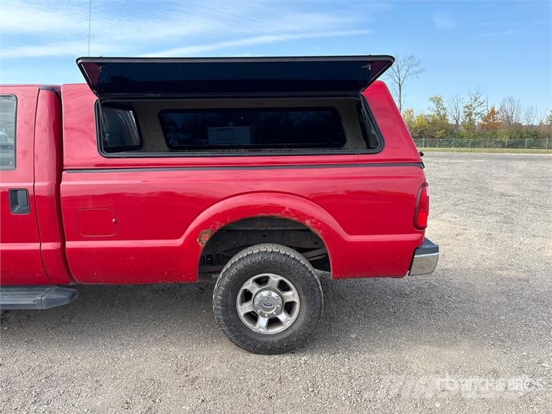 Ford F-250 4x4 Crew Cab Pickup Andre