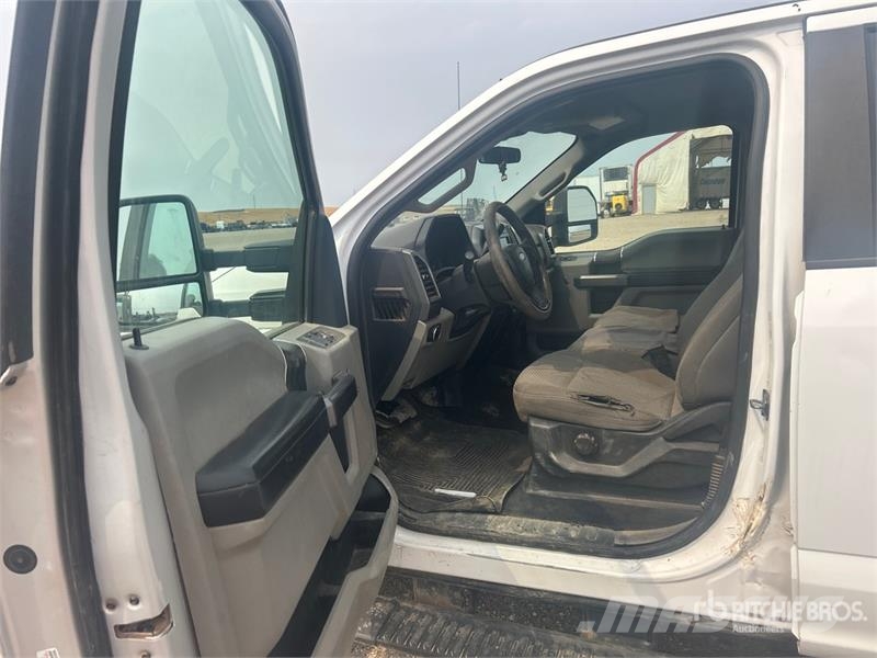 Ford F-250 4x4 Crew Cab XLT Pickup Otros