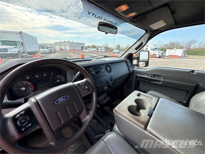 Ford F-250 4x4 Crew Cab Pickup Andre