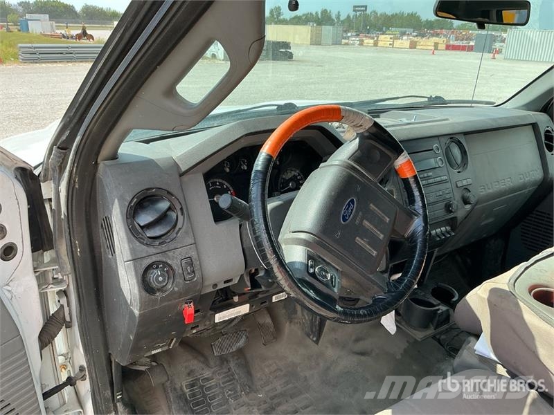 Ford F-250 4x4 Crew Cab Pickup Citi