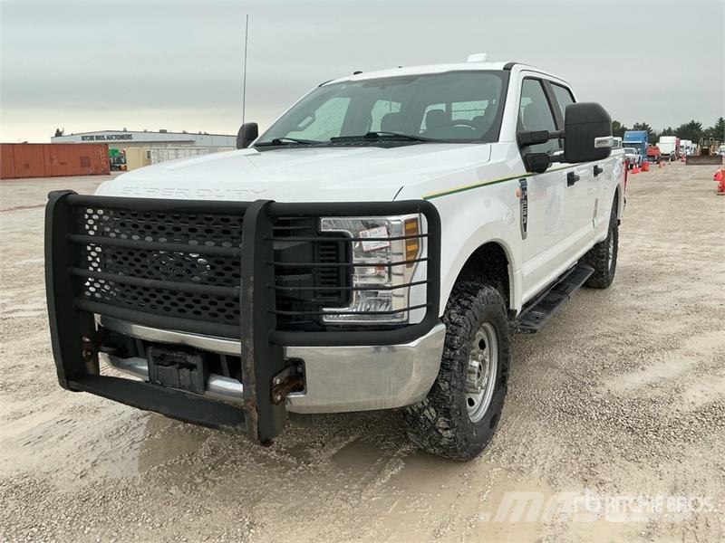 Ford F-250 4x4 Crew Cab Pickup Other
