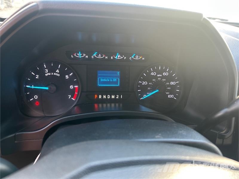 Ford F-250 4x4 Crew Cab Utility Truck Vieglais kravas automobilis/izkraušana no sāniem