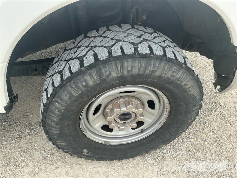 Ford F-250 4x4 Crew Cab Pickup Ostalo