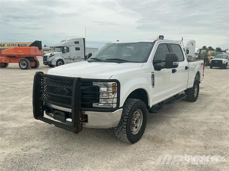 Ford F-250 4x4 Crew Cab Pickup Ostalo