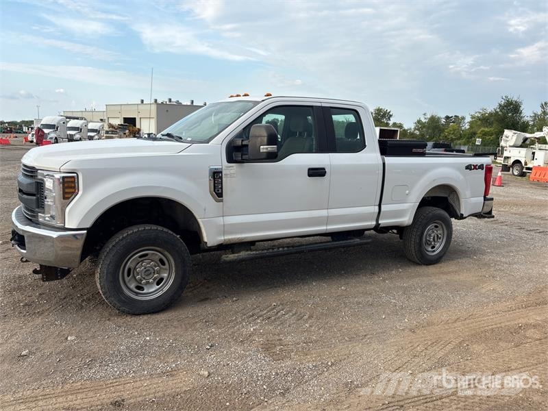 Ford F-250 4x4 Extended Cab Pickup Furgoni altro