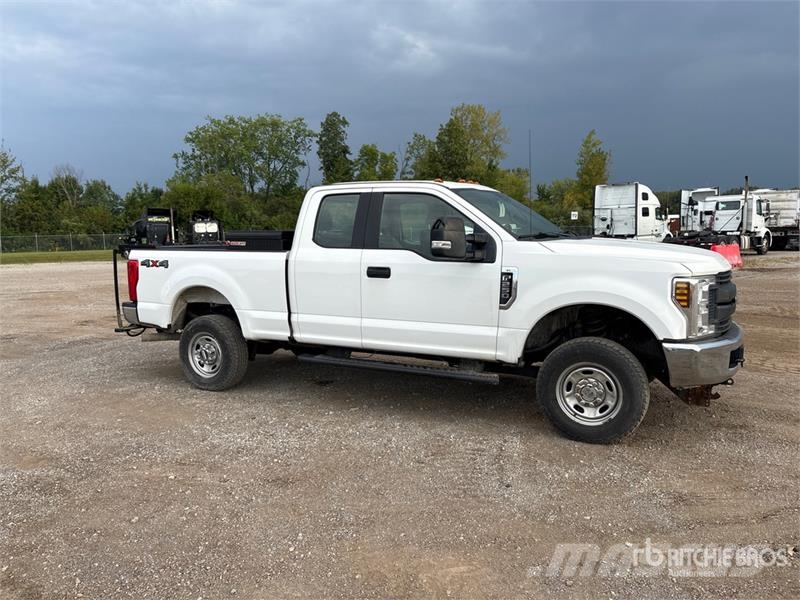 Ford F-250 4x4 Extended Cab Pickup Furgoni altro