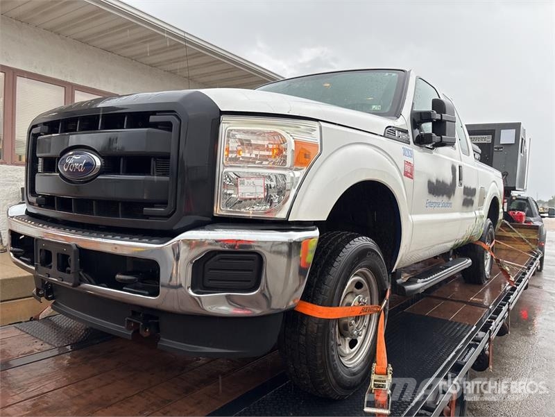 Ford F-250 4x4 Extended Cab Pickup Diger