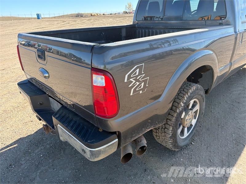 Ford F-250 Lariat 4x4 Crew Cab Pickup Ostalo