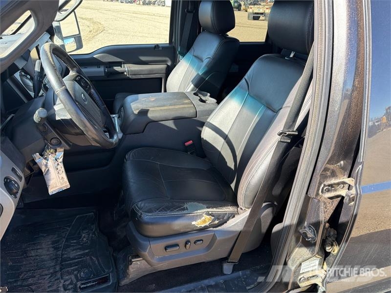 Ford F-250 Lariat 4x4 Crew Cab Pickup Ostalo