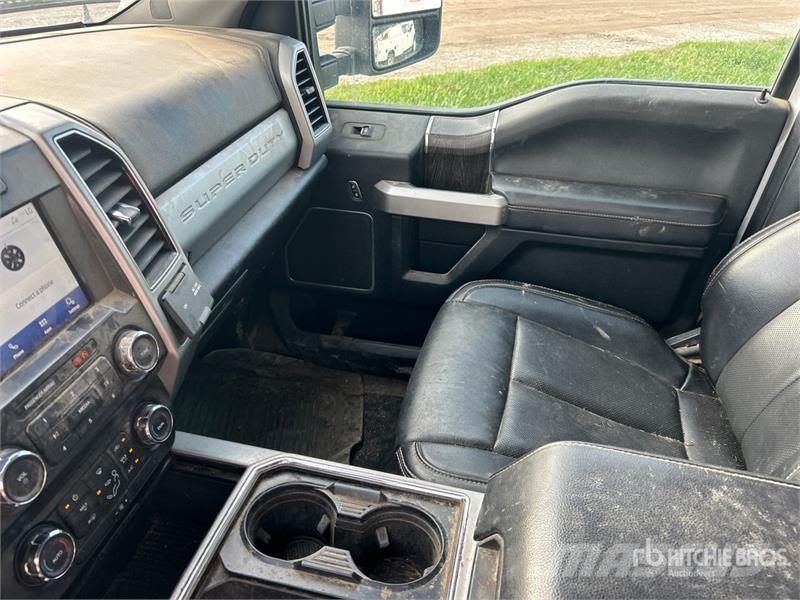 Ford F-250 Lariat 4x4 Crew Cab Pickup 其他