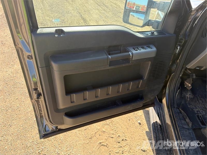 Ford F-250 Lariat 4x4 Crew Cab Pickup Ostalo