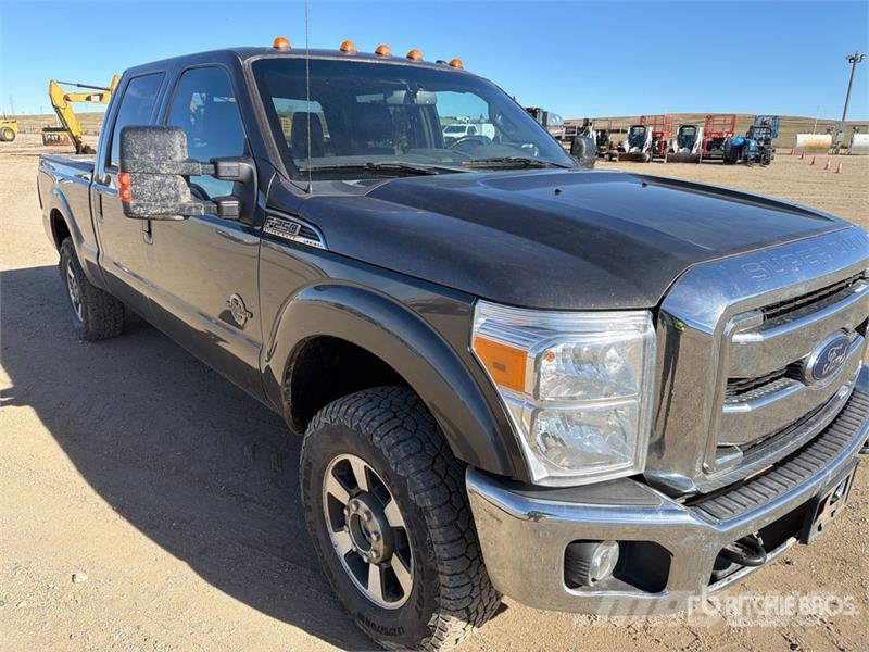 Ford F-250 Lariat 4x4 Crew Cab Pickup Ostalo