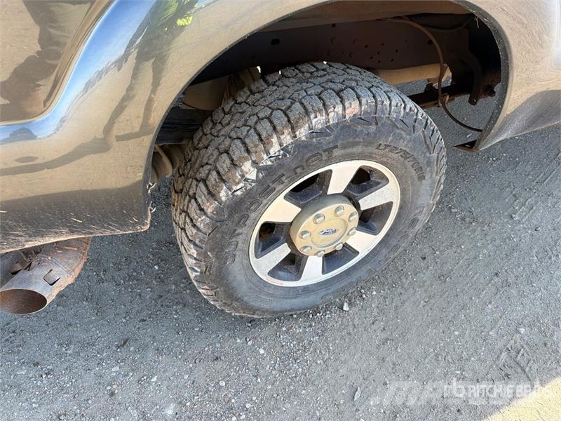 Ford F-250 Lariat 4x4 Crew Cab Pickup Ostalo