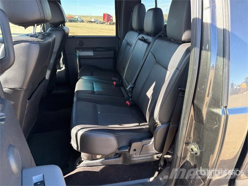 Ford F-250 Lariat 4x4 Crew Cab Pickup Ostalo