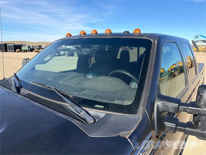 Ford F-250 Lariat 4x4 Crew Cab Pickup Ostalo