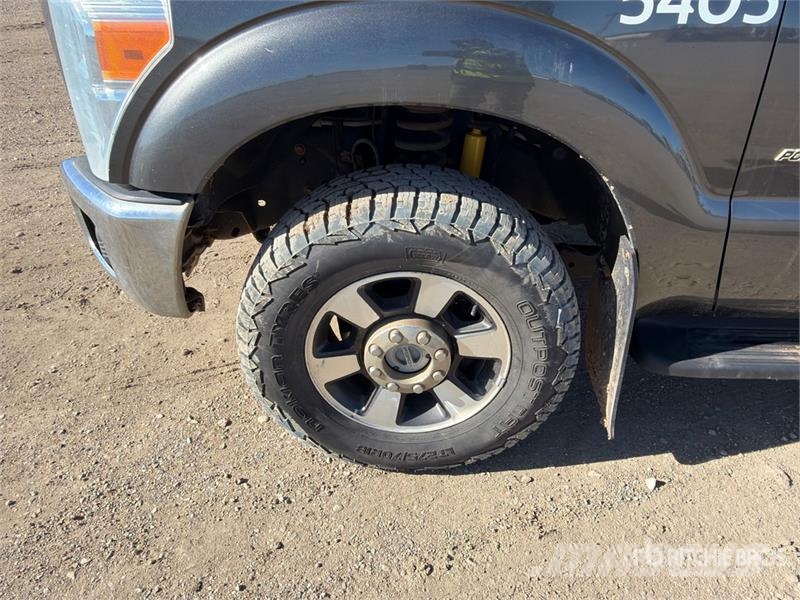 Ford F-250 Lariat 4x4 Crew Cab Pickup Ostalo