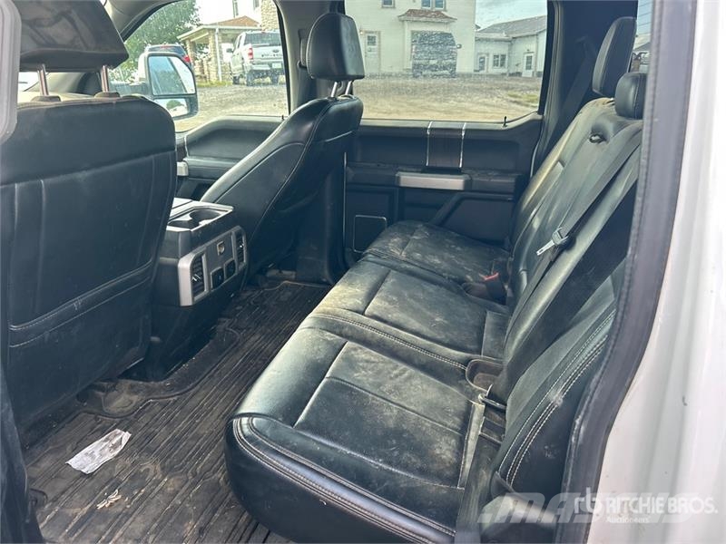 Ford F-250 Lariat 4x4 Crew Cab Pickup 其他