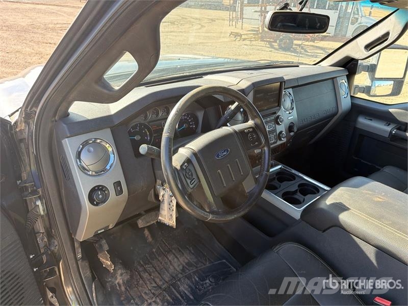 Ford F-250 Lariat 4x4 Crew Cab Pickup Ostalo