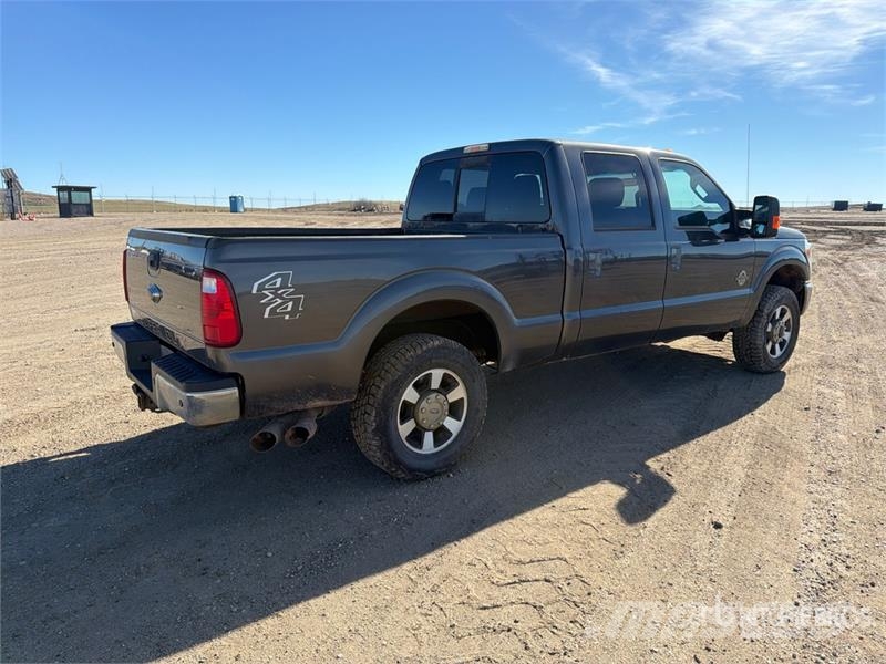 Ford F-250 Lariat 4x4 Crew Cab Pickup Ostalo
