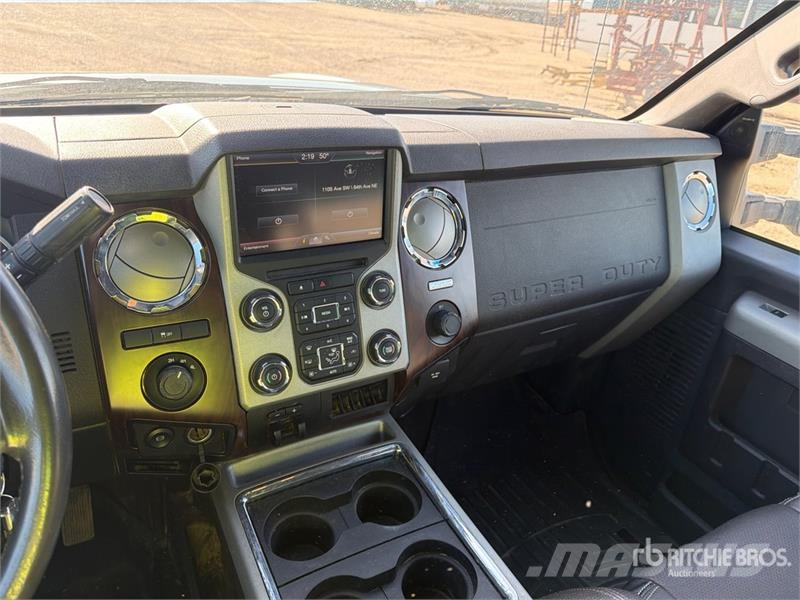 Ford F-250 Lariat 4x4 Crew Cab Pickup Ostalo