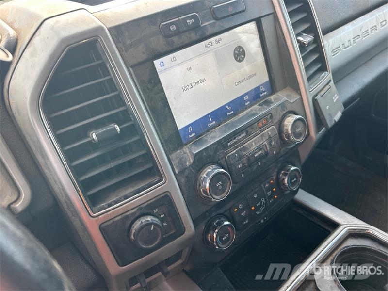 Ford F-250 Lariat 4x4 Crew Cab Pickup 其他