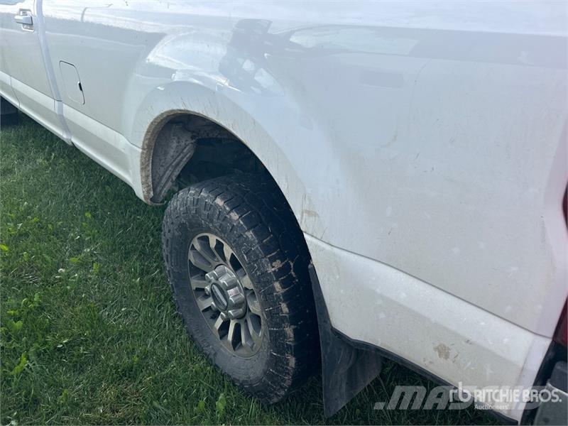 Ford F-250 Lariat 4x4 Crew Cab Pickup 其他