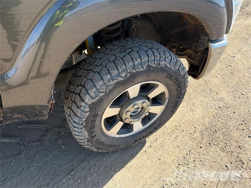 Ford F-250 Lariat 4x4 Crew Cab Pickup Ostalo