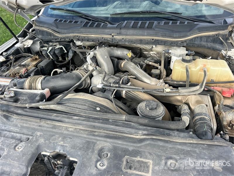 Ford F-250 Lariat 4x4 Crew Cab Pickup 其他